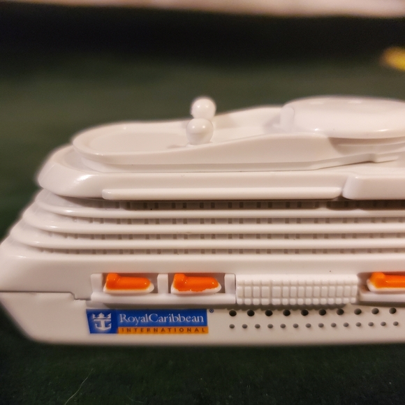 Unsinkable Boat In A Box Cruise Ship Fluid Drift Bottle Unsinkable Cruise Ship Toy Cruise Ship Fluid Drift Model Decoration Home Decoration Toys Gift